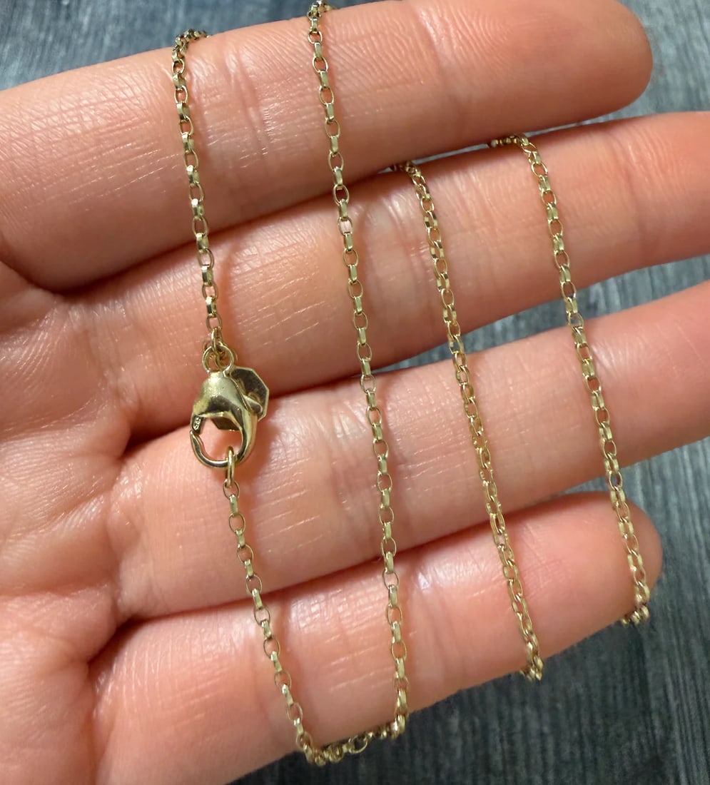 14K Gold Cable Link Chain, 16" Long: Metal: 14K Yellow Gold Weight: 3.1 gramsMeasurements: 16 inches long by 1.4 mm wideMarkings: "585 ML"