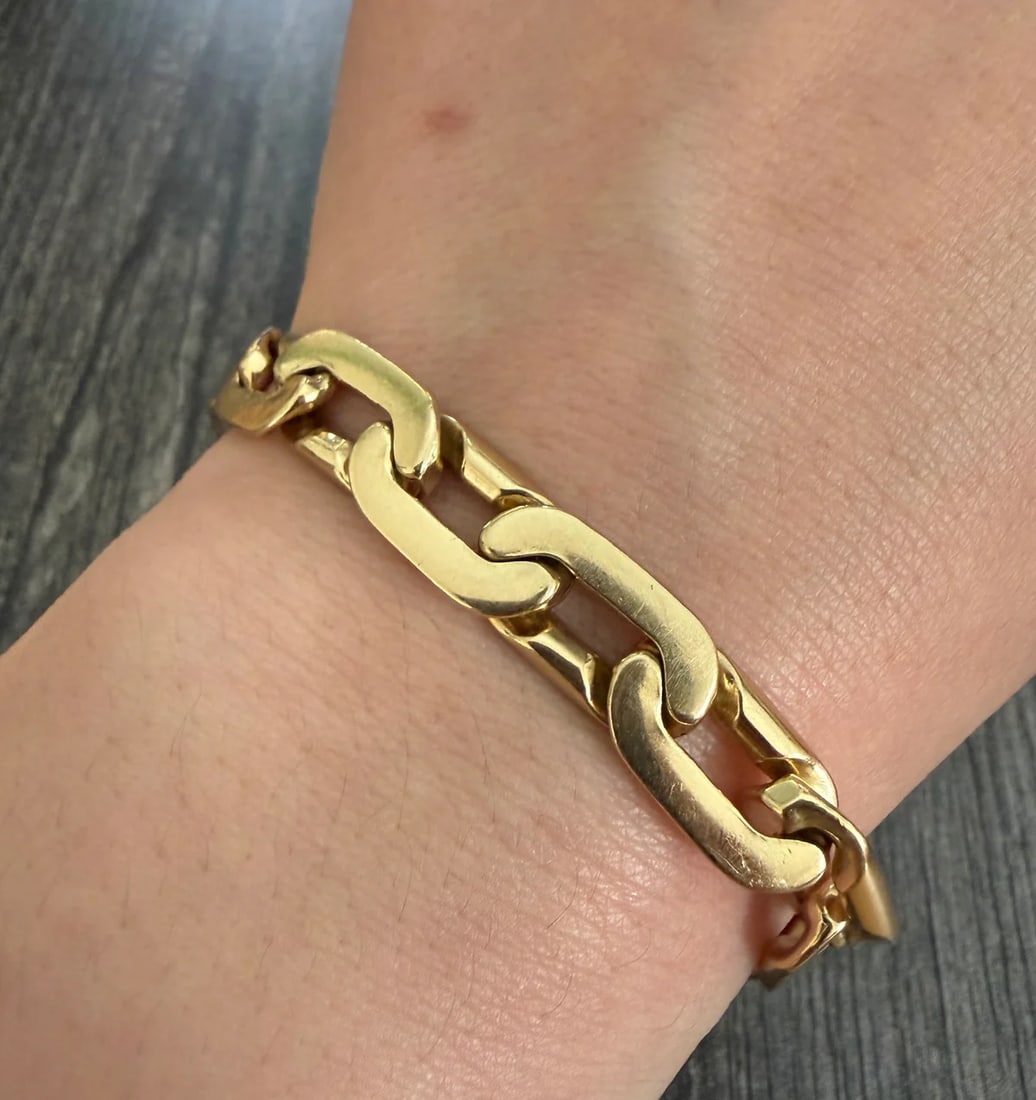 Vintage 14K Gold Flat Oval Link Bracelet, 8.5" Long: Metal: 14K Yellow Gold (acid tested)Weight: 41.9 gramsMeasurements: 8.5 inches long by 9.1 mm wide (can easily be shortened)