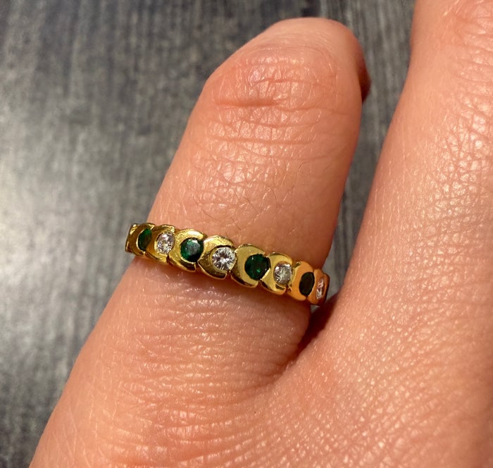Alternating Emerald and Diamond Band in 18K Gold: A classic 18K gold stackable band featuring round-cut emeralds and diamonds.
