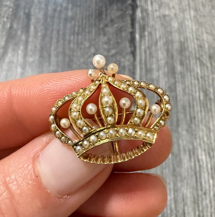 Antique Seed Pearl and 14K Gold Crown Pin Fob: A regal 14K gold crown-shaped fob pin, exquisitely set with natural seed pearls.