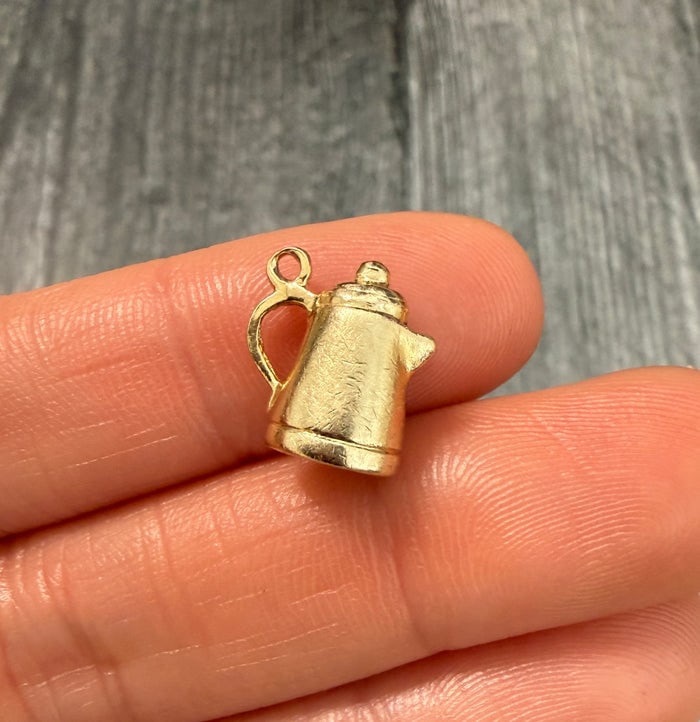 Vintage 14K Gold Teapot Charm: Intricate vintage teapot-shaped charm in 14K gold.