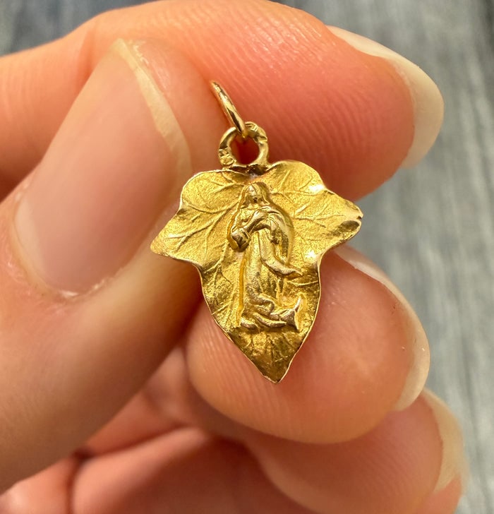 Mini Vintage 18K Gold St Mary Ivy Leaf Charm: Small 18K gold charm with St. Mary and ivy leaf details.