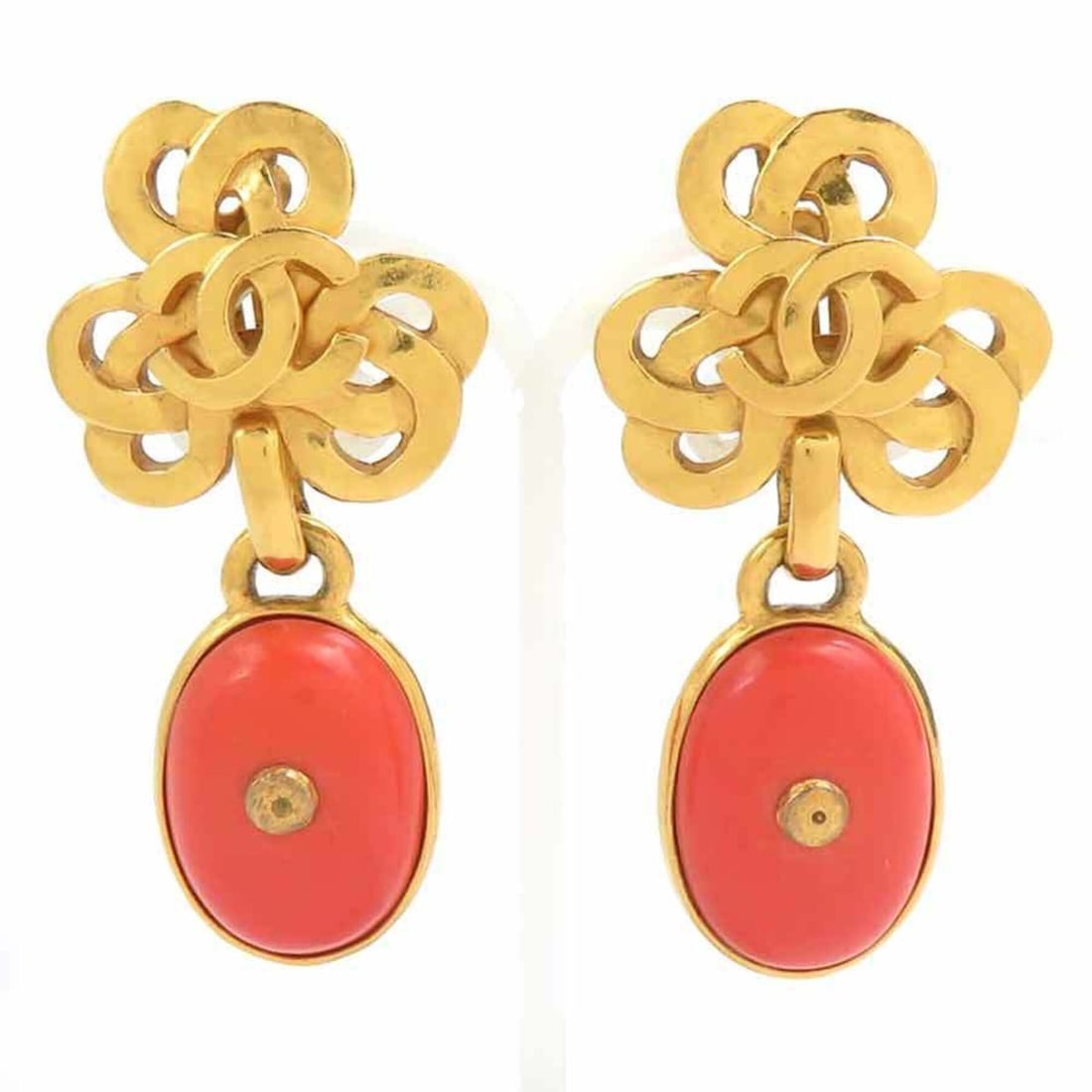 Chanel earrings, Coco Mark design, metal, stone, gold, orange, women's, e61854a: --- Catalog ---Category: SizeSize (HxWxD): 60.00mm x 32.00mm / 2.36'' x 1.26''Category: DesignType: Clip earringsColor: Gold, OrangeGender: WomenMaterial: MetalCategory: GeneralBrand: ChanelCountry of