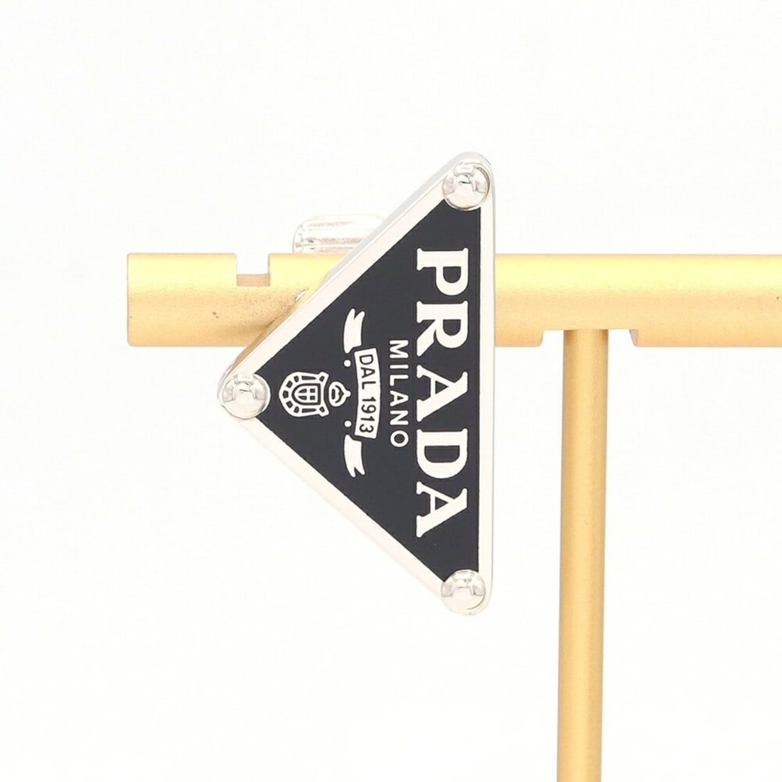 Prada Single Earring 1JO722 Black Metal Triangle for Women PRADA: --- Catalog ---Category: SizeWeight: 7.7g / 0.27oz.Size (HxWxD): 17.00mm x 30.00mm / 0.67'' x 1.18''Category: DesignType: Clip earringsColor: Black, NeroGender: WomenMaterial: Silver 925Single earring