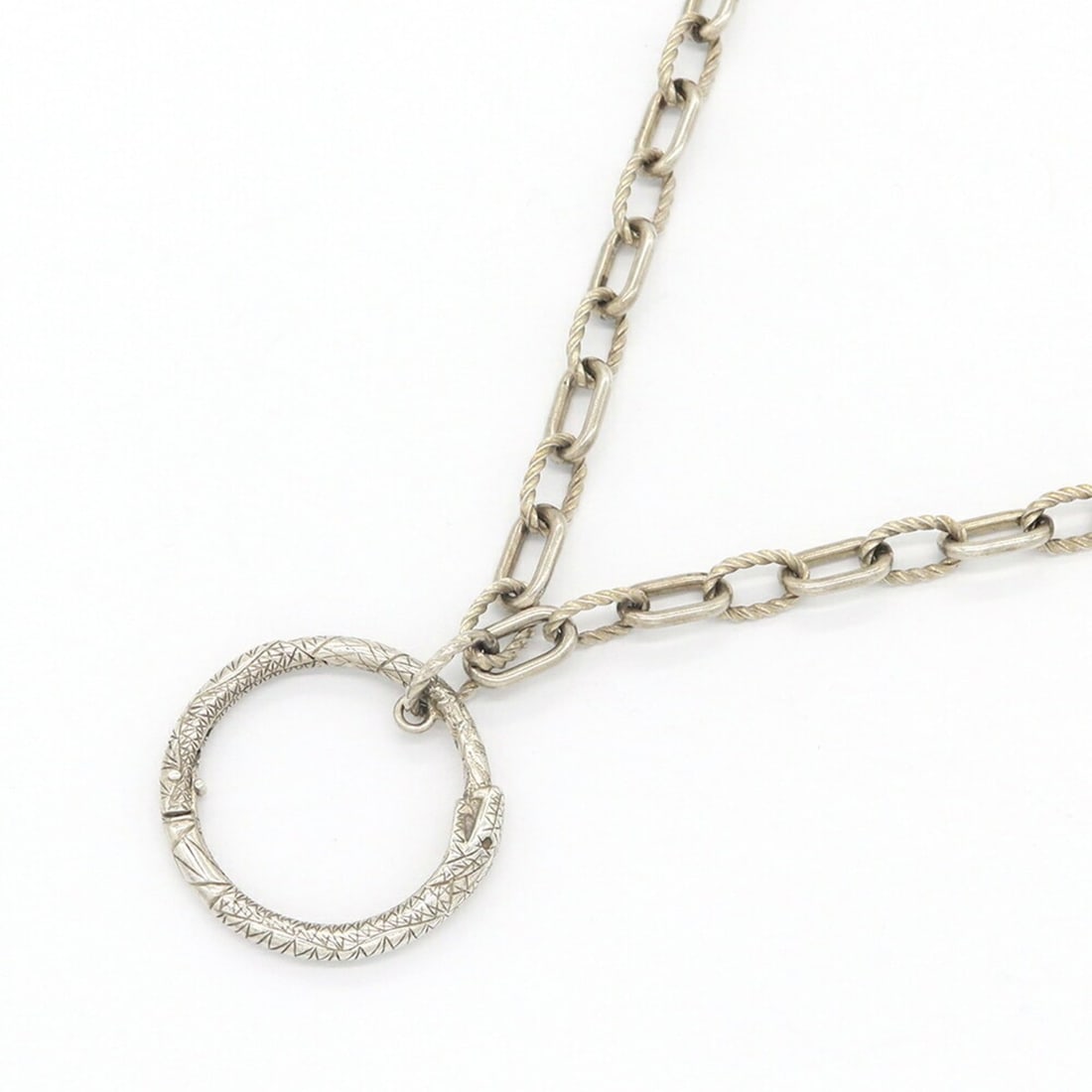 Gucci Ouroboros Necklace 524602 SV Sterling Silver 925 Pendant Chain Men's GUCCI: --- Catalog ---Category: SizePendant Size: 30mm x 29mm / 1.18'' x 1.14''Neck Circumference: 61 cm / 24.01''Category: DesignGender: MenMaterial: Sterling silver 925Pendant Type: PendantNecklace Type: N