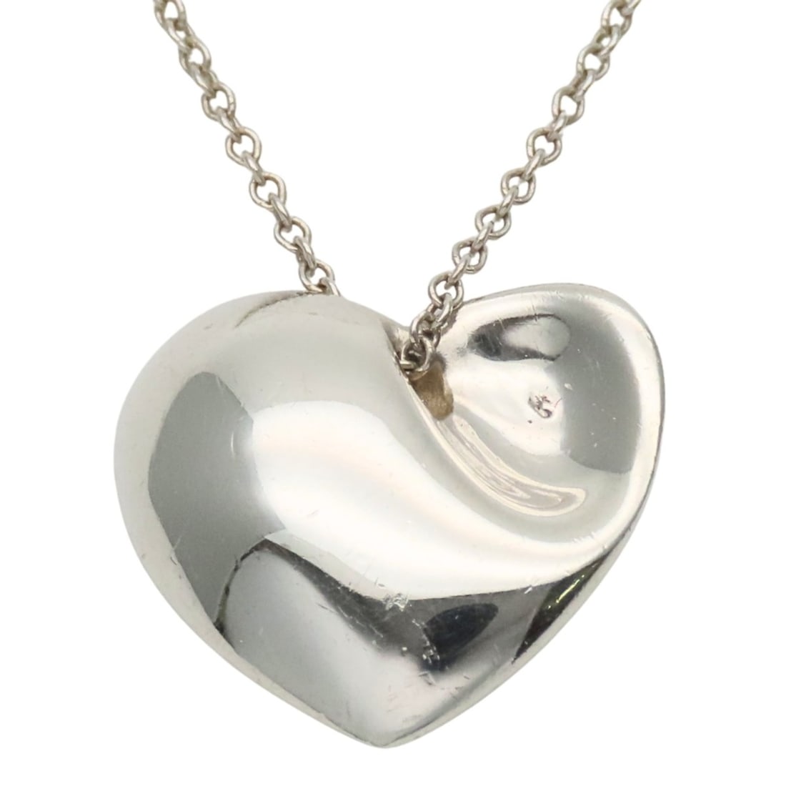 Tiffany & Co. Fold Heart Necklace, Sterling Silver 925, Women's.: --- Catalog ---Category: SizePendant Size: 14.2mm x 16mm / 0.55'' x 0.62''Neck Circumference: 40.5 cm / 15.94''Category: DesignColor: SilverGender: WomenMaterial: Silver 925Pendant Type:
