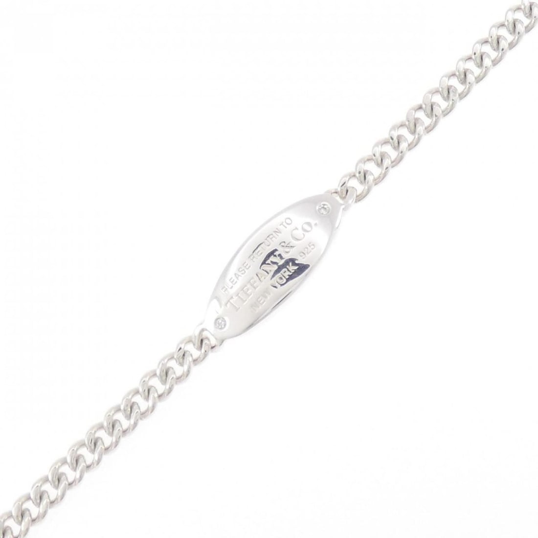 Tiffany Oval I.D. Bracelet: --- Catalog ---Category: SizeWidth: 7.4mm / 0.29''Weight: 5.4g / 0.19oz.Total Length: 14.5cm / 5.7''Category: DesignType: Charm braceletStone: DiamondGender: WomenMaterial: Silver 925Category: