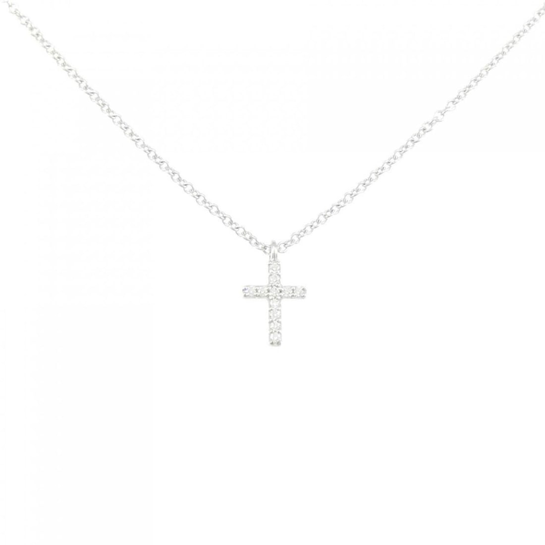 Tiffany Metro Cross Mini Necklace: --- Catalog ---Category: SizePendant Size: 9.6mm x 5.7mm / 0.37'' x 0.22''Neck Circumference: 40 cm / 15.74''Category: DesignColor: White goldStone: DiamondGender: WomenMaterial: White gold