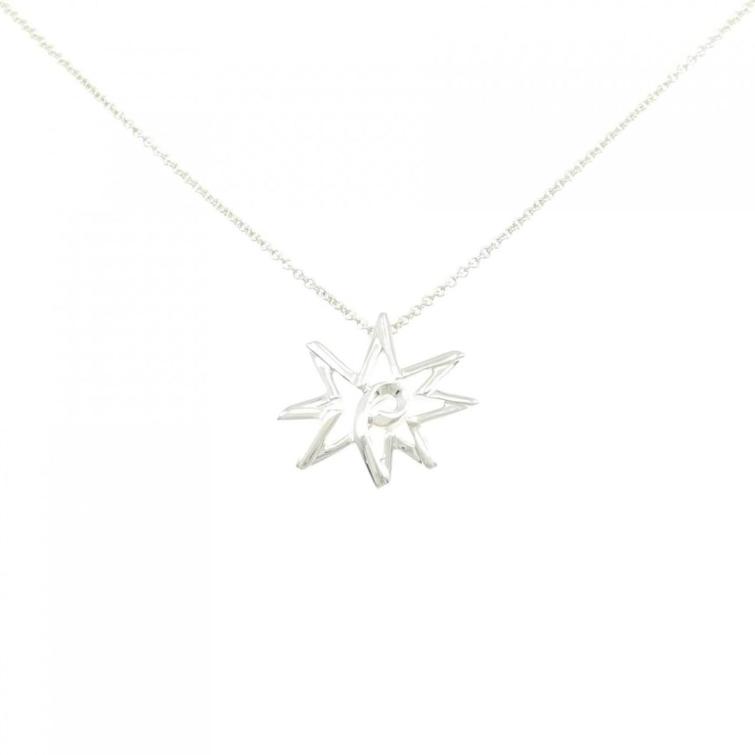 Tiffany 925 Necklace: --- Catalog ---Category: SizeWidth: 1.6mm / 0.06''Weight: 6.8g / 0.23oz.Pendant Size: 23.1mm x 25.5mm / 0.9'' x 1''Neck Circumference: 61 cm / 24.01''Category: DesignGender: WomenMaterial: Silver