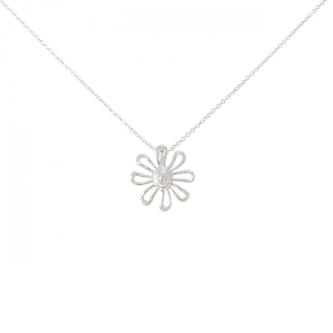 Tiffany Daisy Necklace: --- Catalog ---Category: SizeWidth: 1.1mm / 0.04''Weight: 2.9g / 0.1oz.Pendant Size: 14.6mm x 14.2mm / 0.57'' x 0.55''Neck Circumference: 42 cm / 16.53''Category: DesignGender: WomenMaterial: Silver
