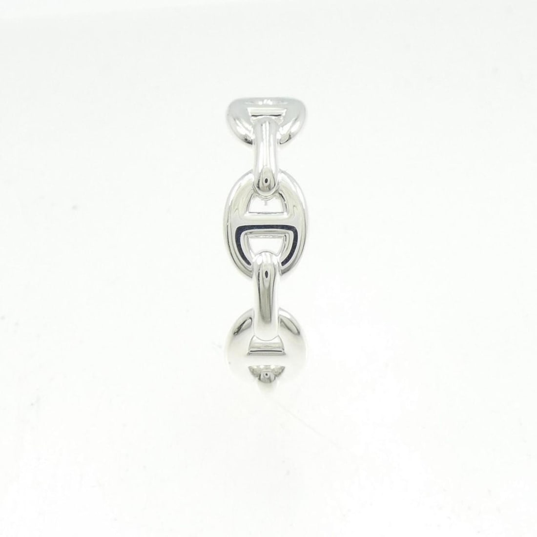 Hermes single earring: --- Catalog ---Category: SizeWeight: 3.6g / 0.12oz.Size (HxWxD): 26.50mm x 7.00mm / 1.04'' x 0.28''Category: DesignType: Stud earringsGender: WomenMaterial: Silver 925Category: GeneralBrand: