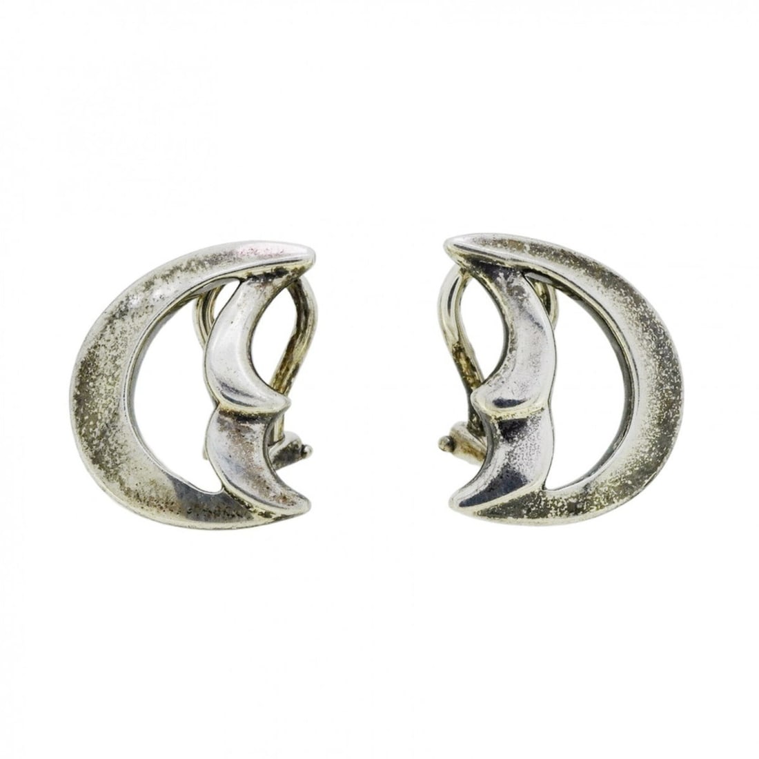 Tiffany & Co. Crescent Moon Earrings, Sterling Silver 925, Women's: --- Catalog ---Category: SizeSize (HxWxD): 15.60mm x 13.20mm / 0.61'' x 0.52''Category: DesignType: Clip earringsGender: WomenMaterial: Silver 925Category: GeneralBrand: Tiffany--- Item List ---Sectio