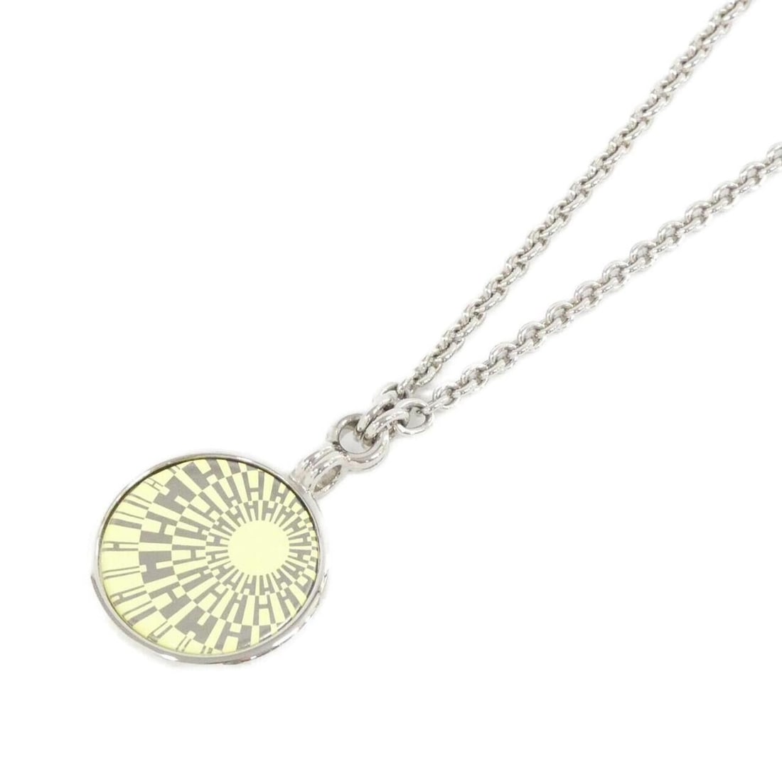 Hermes OP'H Medal PM 982313FP Necklace: --- Catalog ---Category: SizePendant Size: 25mm x 25mm / 0.98'' x 0.98''Neck Circumference: 42 cm / 16.53''Category: DesignColor: JauneGender: Men,WomenMaterial: PalladiumNecklace Type: