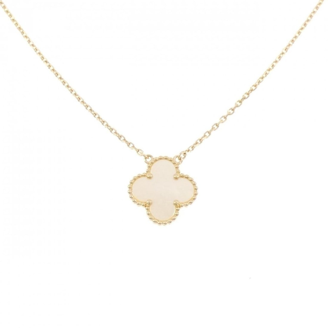 Van Cleef & Arpels Vintage Alhambra Necklace: --- Catalog ---Category: SizePendant Size: 14.7mm x 14.7mm / 0.57'' x 0.57''Neck Circumference: 38 cm - 42 cm / 14.96'' - 16.53''Category: DesignGender: WomenMaterial: Yellow gold (18K)Pendant Type: P