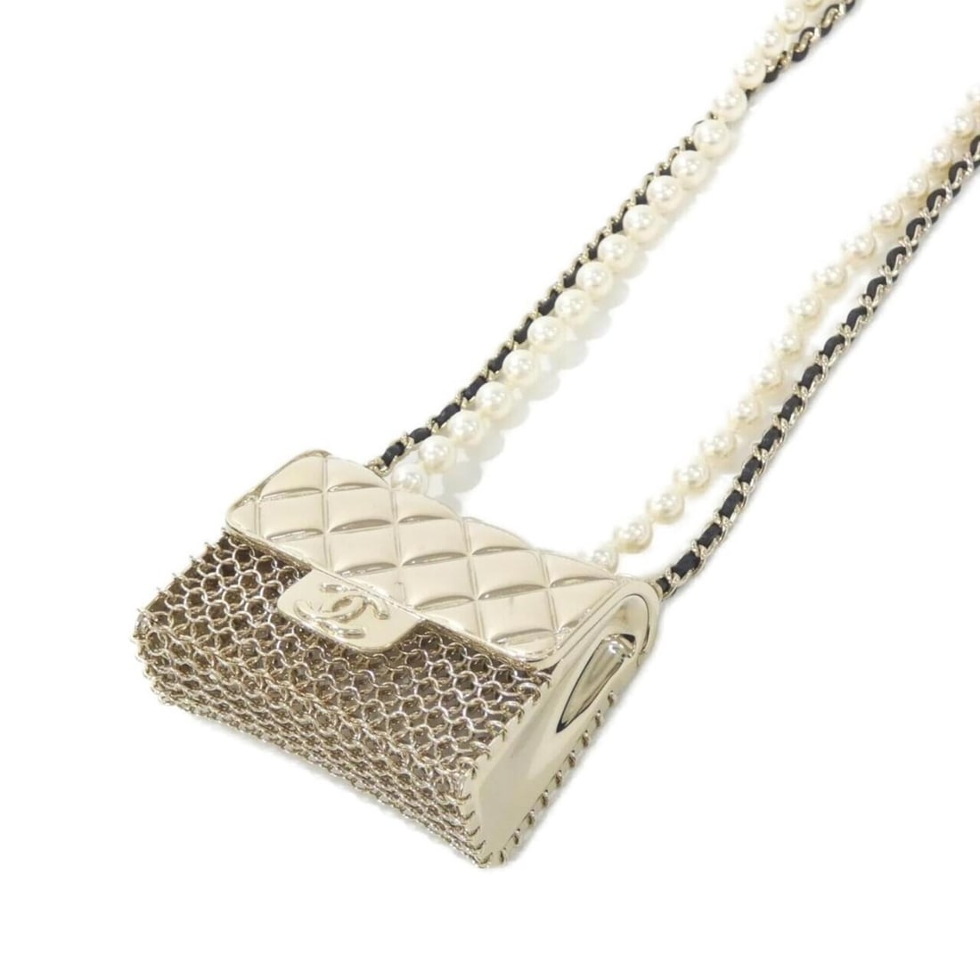 Chanel AB6135 Necklace: --- Catalog ---Category: SizePendant Size: 45mm x 60mm / 1.77'' x 2.36''Neck Circumference: 100 cm / 39.36''Category: DesignColor: Black, WhiteStone: Artificial pearlGender: Women,MenMaterial: