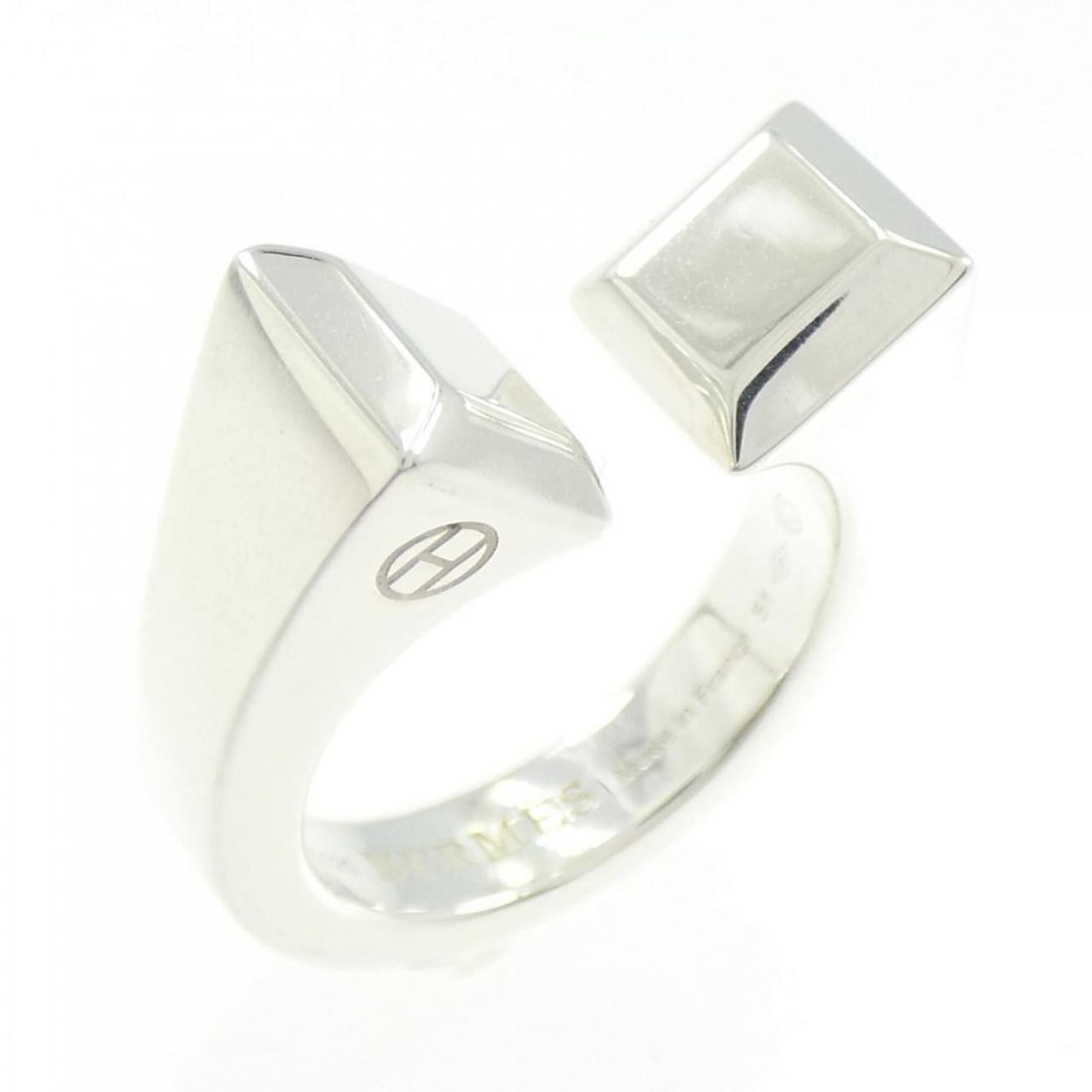 Hermes Hermès Clou de Forge Ring: --- Catalog ---Category: SizeUS Size: 6Brand Size: 51Category: DesignType: Band ringGender: WomenMaterial: Silver 925Category: GeneralBrand: Hermes--- Item List ---Section: ConditionRanking: Rank A