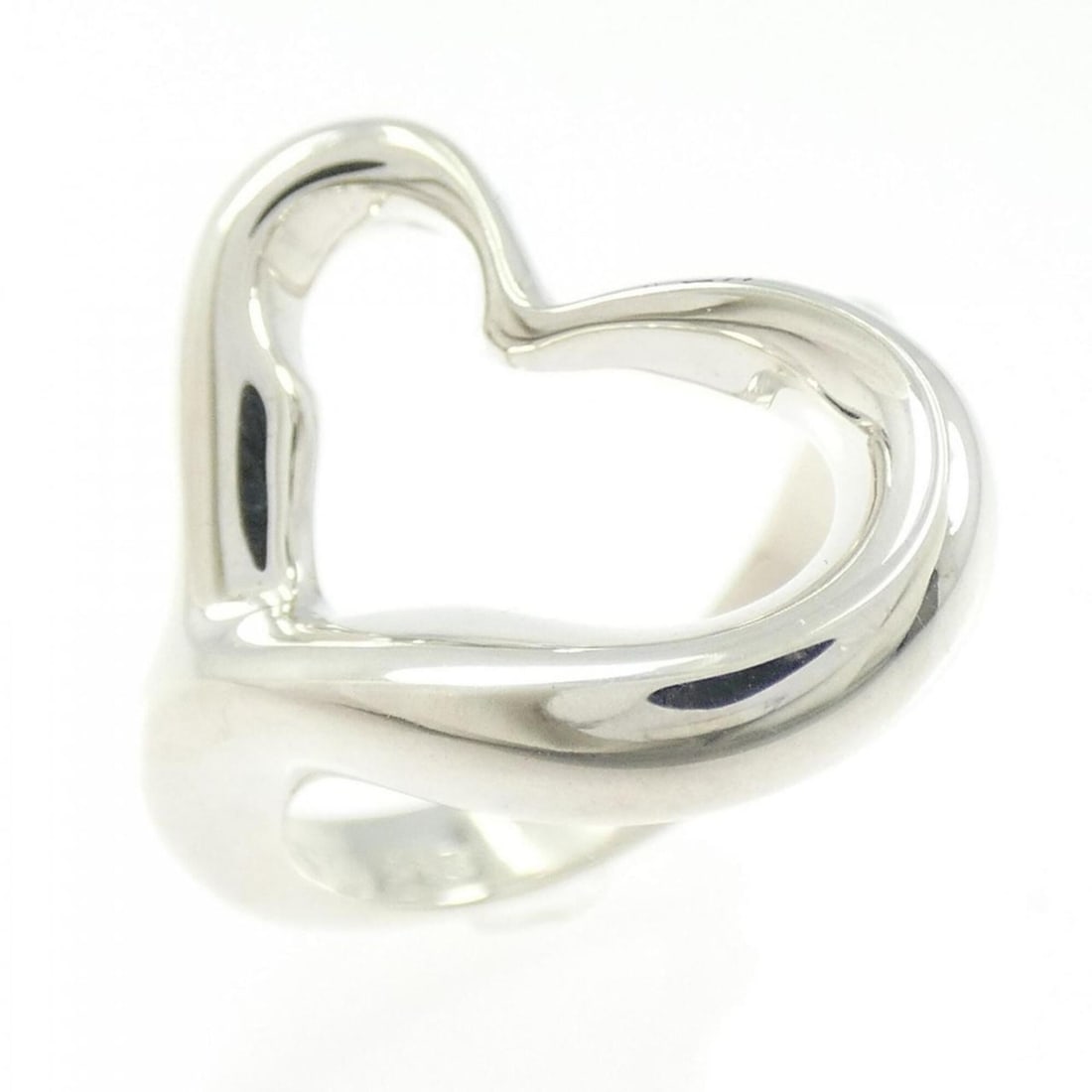 Tiffany Open Heart Ring: --- Catalog ---Category: SizeJP Size: 10.5US Size: 5.5Category: DesignType: Band ringGender: WomenMaterial: Silver 925Category: GeneralBrand: Tiffany--- Item List ---Section: ConditionRanking: Rank A