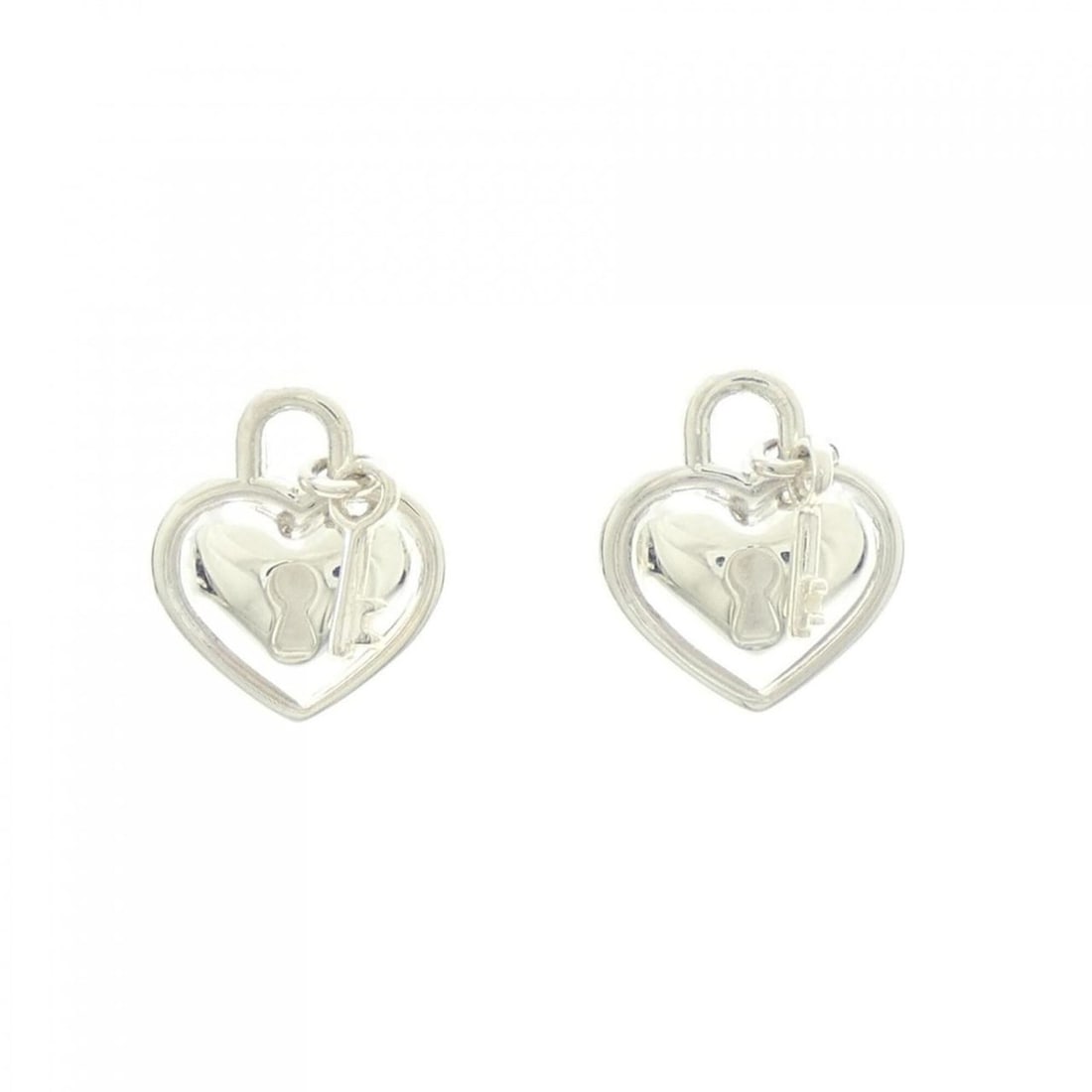 Tiffany & Co. 925 Earrings: --- Catalog ---Category: SizeSize (HxWxD): 17.30mm x 14.90mm / 0.68'' x 0.59''Category: DesignType: Stud earringsGender: WomenMaterial: Silver 925Category: GeneralBrand: Tiffany--- Item List