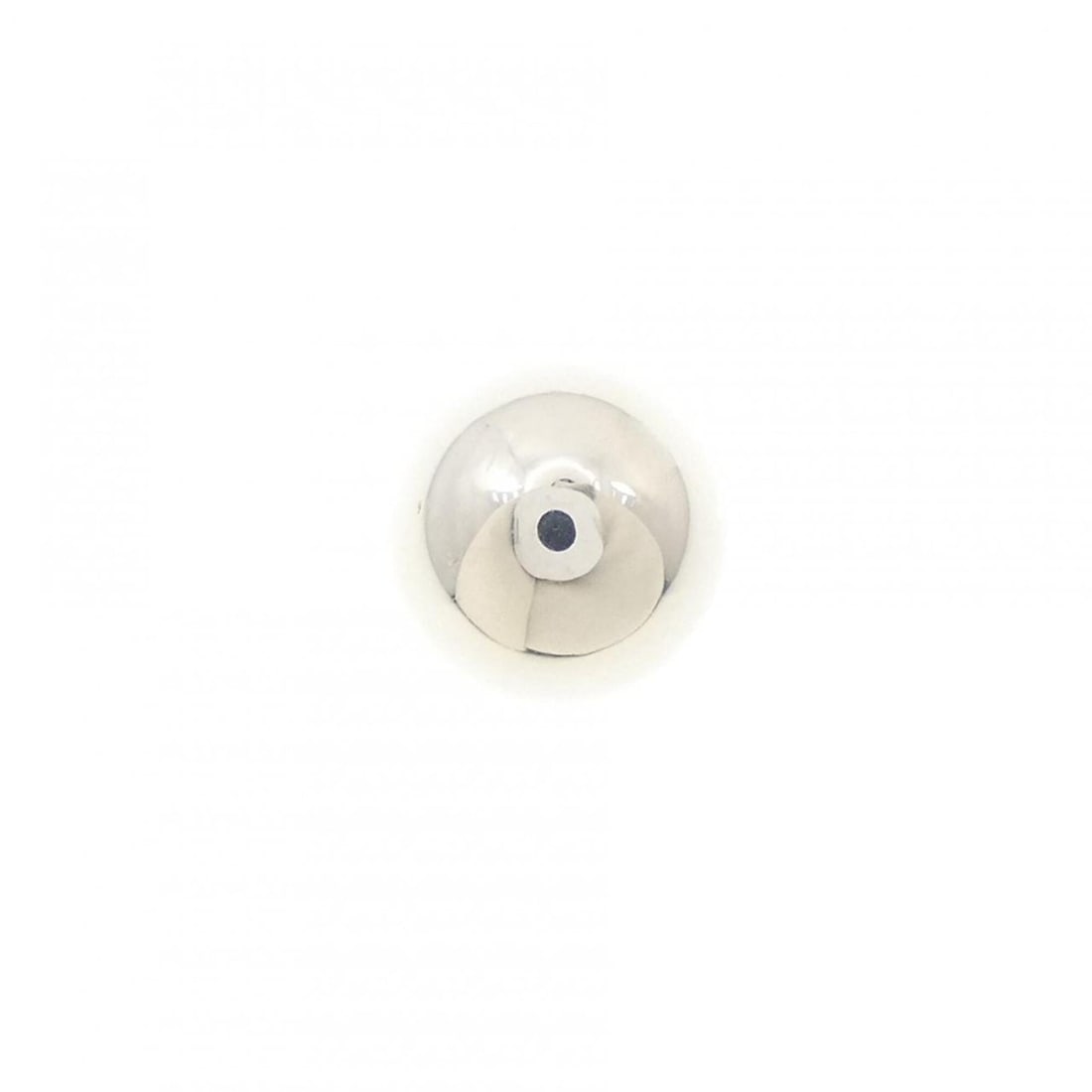 Tiffany Ball Earring (Single Earring): --- Catalog ---Category: SizeDiameter: 10.1mm / 0.39''Category: DesignType: Ball stud earringsGender: WomenMaterial: Silver 925Single earring: YesCategory: GeneralBrand: Tiffany--- Item List