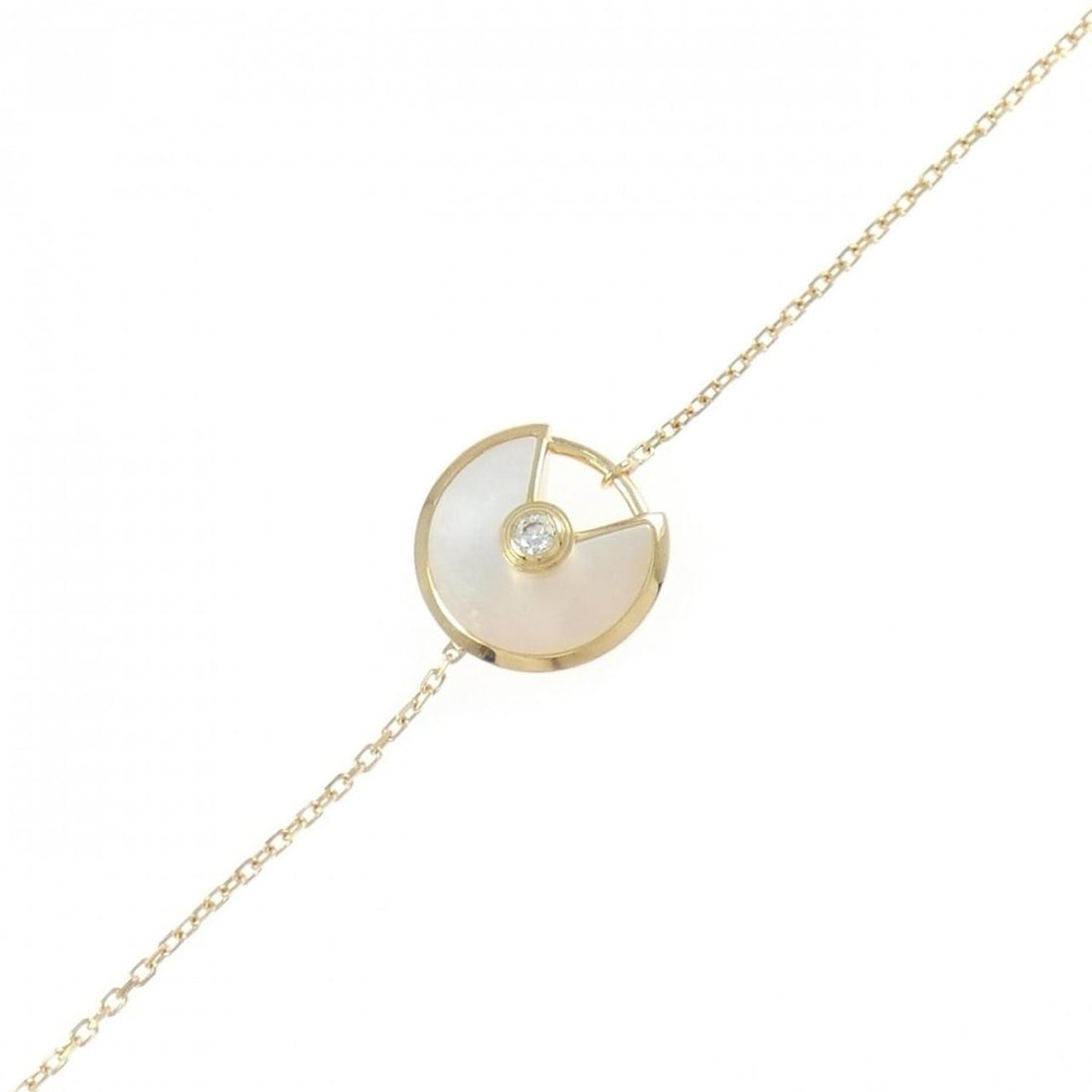 Cartier Amulette Extra Small Bracelet: --- Catalog ---Category: SizeTotal Length: 18.5cm / 7.28''Category: DesignType: Charm braceletGender: WomenMaterial: Yellow gold (18K)Category: GeneralBrand: Cartier--- Item List ---Section: