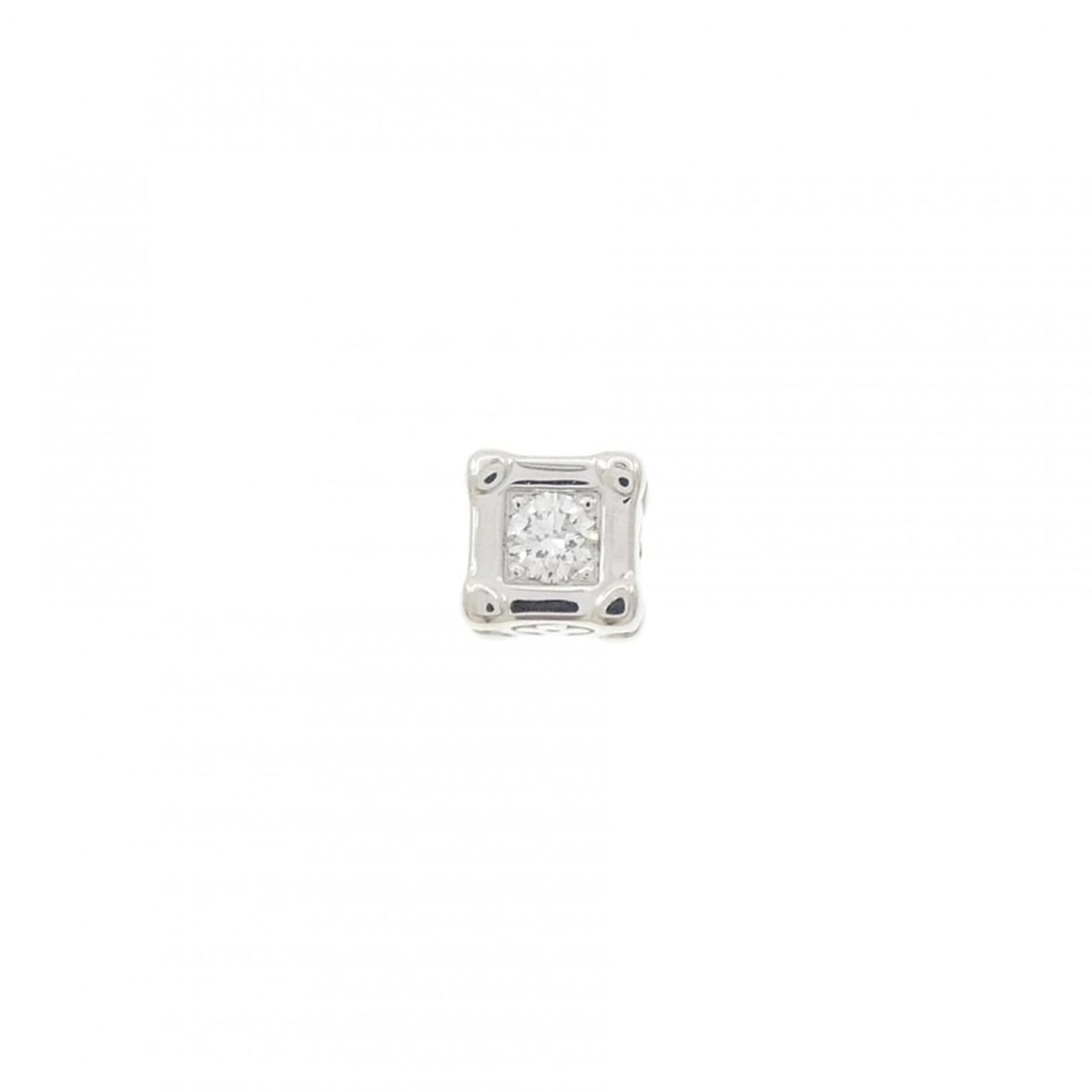 Louis Vuitton Trunk Earring (Single Earring): --- Catalog ---Category: SizeSize (HxWxD): 5.70mm x 5.70mm / 0.22'' x 0.22''Category: DesignType: Stud earringsGender: WomenMaterial: White gold (18K)Single earring: YesCategory: GeneralBrand: Louis