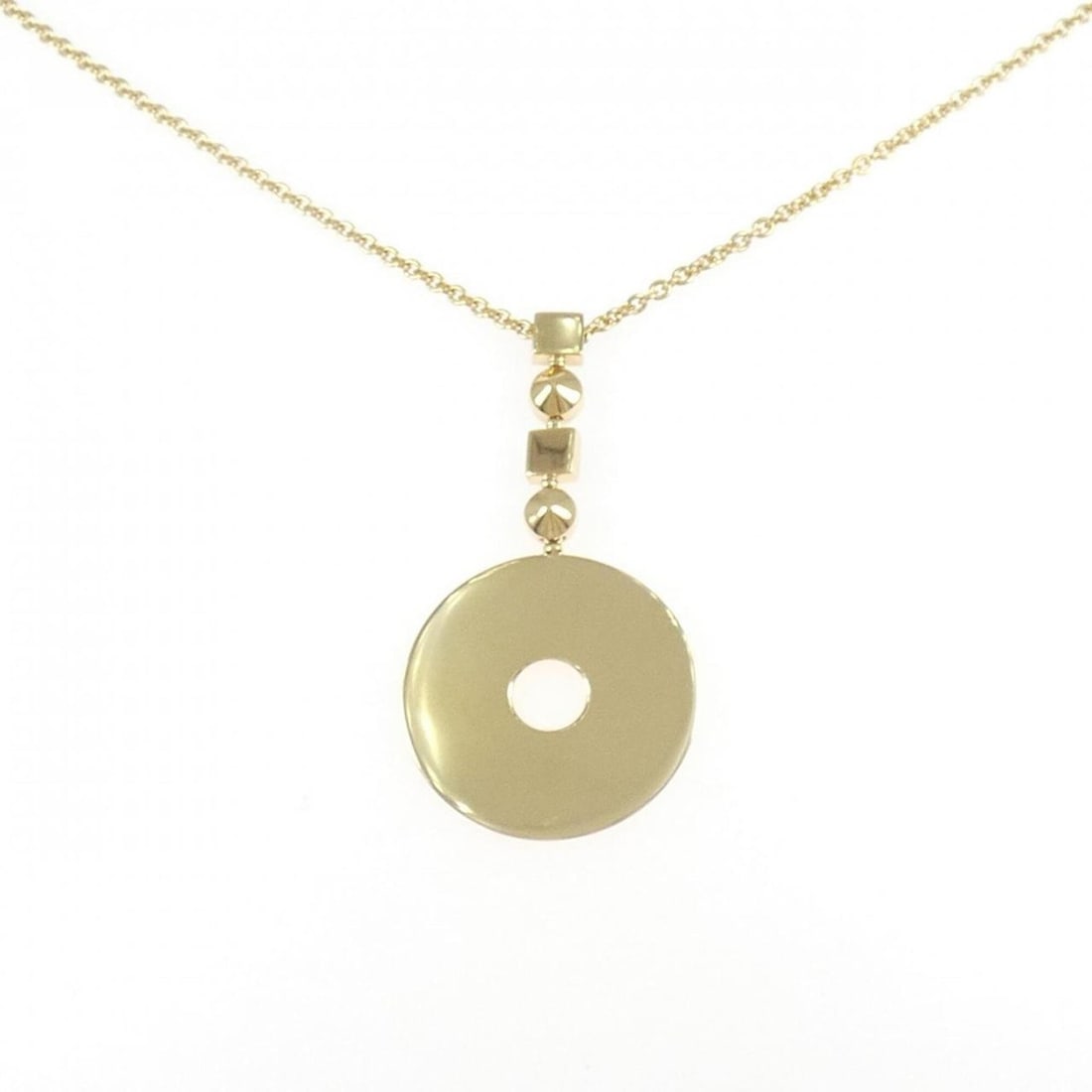 Bvlgari Lucia Necklace: --- Catalog ---Category: SizePendant Size: 46.9mm x 24.7mm / 1.84'' x 0.97''Neck Circumference: 37 cm - 44 cm / 14.56'' - 17.32''Category: DesignGender: WomenMaterial: Yellow gold (18K)Pendant Type: