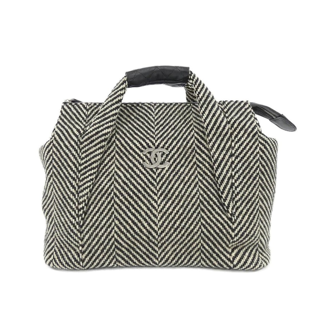 Chanel 30897 handbag: --- Catalog ---Category: SizeSize (HxWxD): 22cm x 33cm x 12cm / 8.66'' x 12.99'' x 4.72''Category: DesignType: HandbagColor: Black, WhiteGender: WomenMaterial: Wool Category: GeneralMPN: 30897Brand: