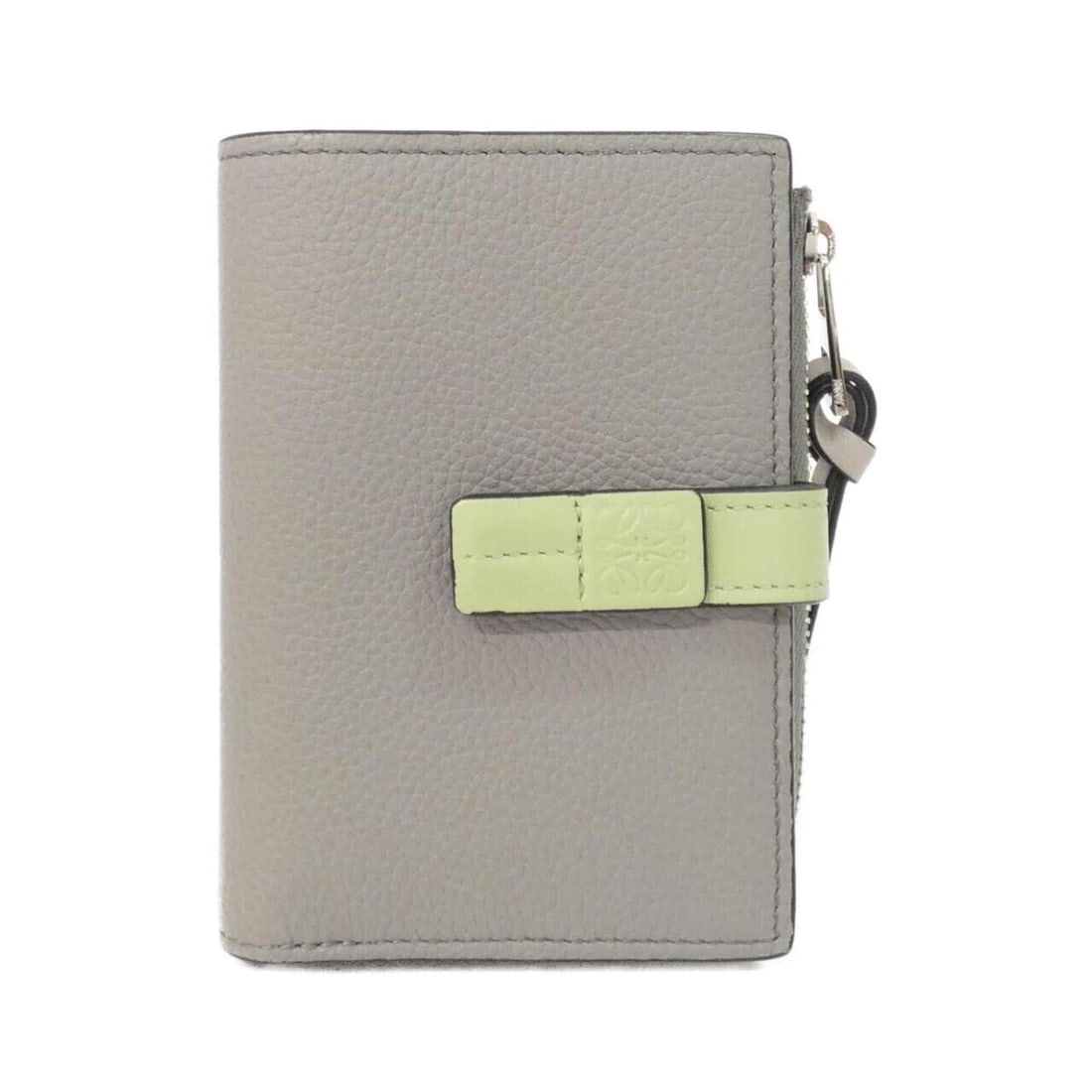 Loewe C660P30X02 Wallet: --- Catalog ---Category: SizeSize (HxWxD): 12cm x 8.5cm x 2cm / 4.72'' x 3.34'' x 0.78''Category: DesignType: Wallet (bi-fold)Color: Gray, Pale grayGender: WomenMaterial: Leather Leather/Fur Type: