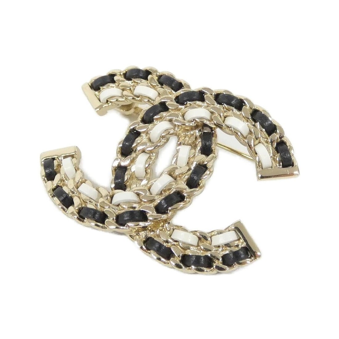 Chanel AB8605 Brooch: --- Catalog ---Category: SizeSize (HxWxD): 3cm x 4cm / 1.18'' x 1.57''Category: DesignType: BroochColor: Black, Gold, WhiteGender: WomenMaterial: LeatherCategory: GeneralMPN: AB8605Brand: Chanel---