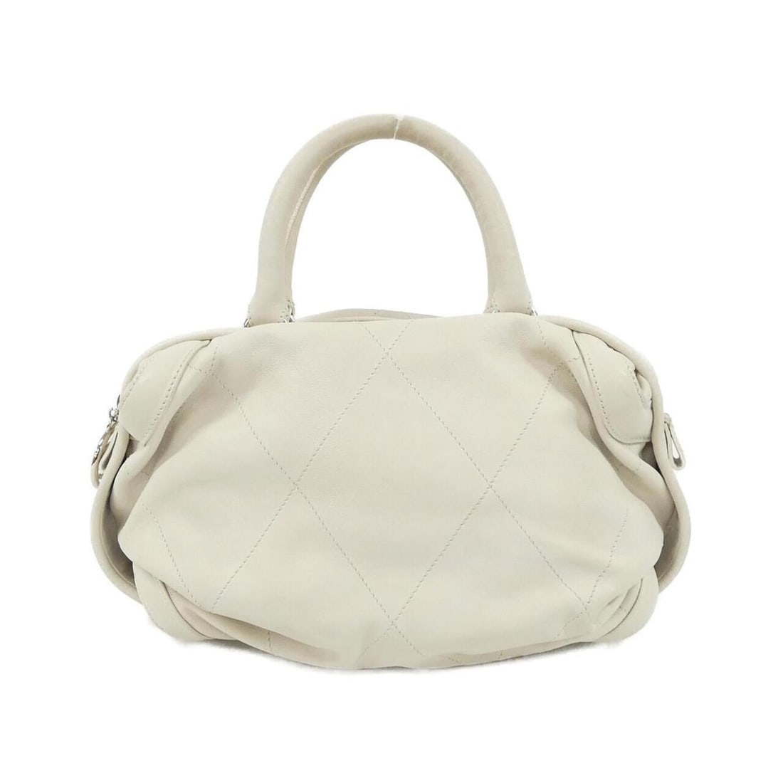 Chanel handbag: --- Catalog ---Category: SizeSize (HxWxD): 20cm x 34cm x 15cm / 7.87'' x 13.38'' x 5.9''Category: DesignType: HandbagColor: IvoryGender: WomenMaterial: Leather Hardware Color: SilverLeather/Fur Type: