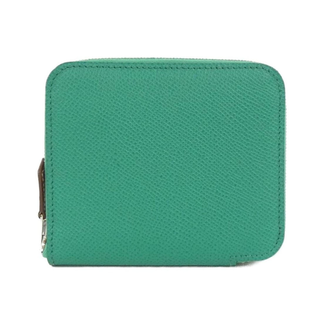 Hermes LA PATISSERIE FRANCAISE Silk In Compact Wallet 083083CK: --- Catalog ---Category: SizeSize (HxWxD): 9cm x 11cm x 1.5cm / 3.54'' x 4.33'' x 0.59''Category: DesignType: Wallet (bi-fold)Color: GreenGender: Men,WomenMaterial: Epsom leather , Silk Category: