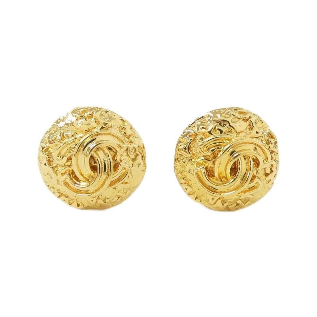 Chanel earrings: --- Catalog ---Category: SizeSize (HxWxD): 20.00mm x 20.00mm / 0.79'' x 0.79''Category: DesignType: Clip earringsColor: GoldGender: WomenCategory: GeneralBrand: Chanel--- Item List ---Section: