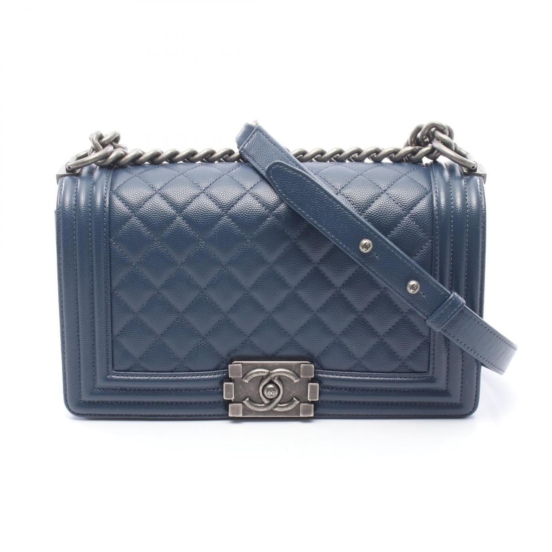 Chanel Boy Shoulder Bag/Handbag, Caviar Leather (Grained Calfskin), Women's, Navy, A67086: --- Catalog ---Category: SizeSize (HxWxD): 14.5cm x 25cm x 7cm / 5.7'' x 9.84'' x 2.75''Category: DesignType: Shoulder bagColor: NavyGender: WomenMaterial: Grained Calfskin Hardware Color: SilverCateg