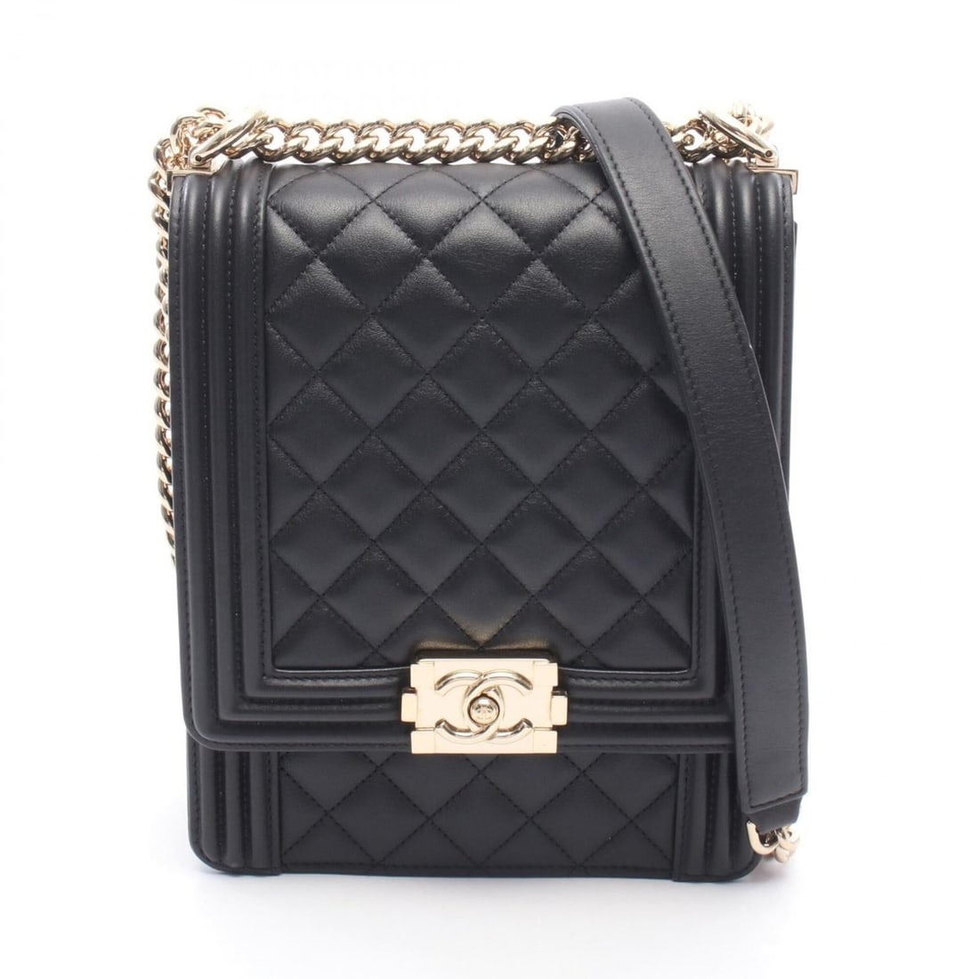 Chanel Boy Matelassé Shoulder Bag/Handbag, Lambskin Leather, Women's, Black (AS0130): --- Catalog ---Category: SizeSize (HxWxD): 20cm x 16cm x 3cm / 7.87'' x 6.29'' x 1.18''Strap Length: 106cm / 41.73''Category: DesignType: Shoulder bagColor: BlackGender: WomenMaterial: Leather Hardwar