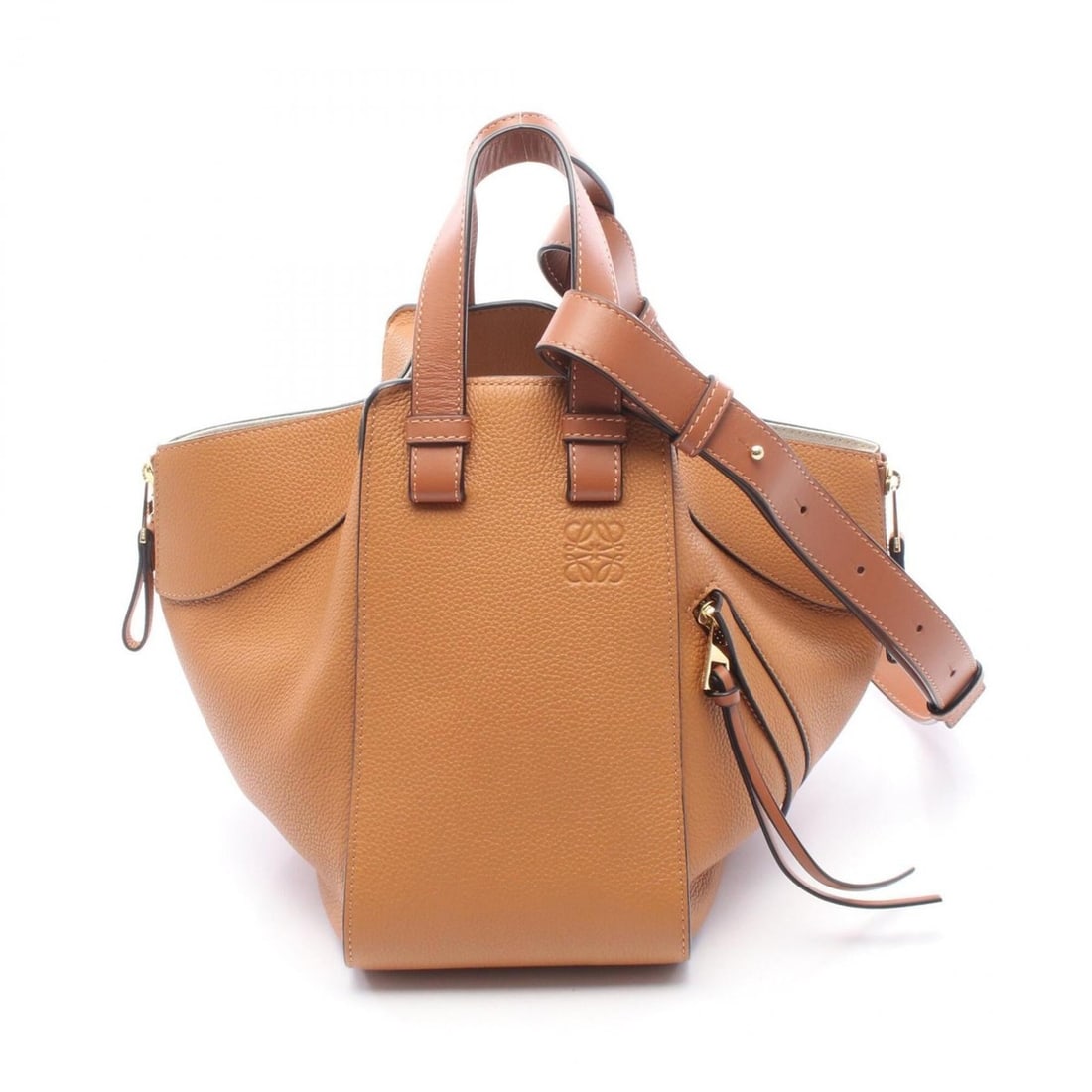 Loewe Hammock Small 2-Way Leather Handbag for Women, Brown: --- Catalog ---Category: SizeSize (HxWxD): 25cm x 14cm x 25cm / 9.84'' x 5.51'' x 9.84''Category: DesignType: HandbagColor: BrownGender: WomenMaterial: Leather Category: GeneralBrand: Loewe--- Item Li