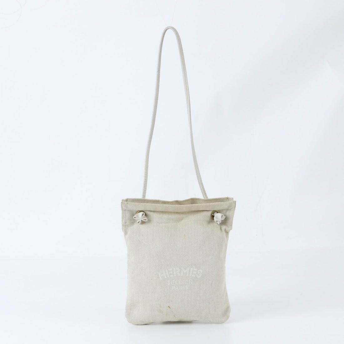 Hermes Aline de PM Toile Chevron Leather Shoulder Bag, Tote Handbag, Women's: --- Catalog ---Category: SizeSize (HxWxD): 27cm x 21cm x 2cm / 10.62'' x 8.26'' x 0.78''Strap Length: 78cm / 30.7''Category: DesignType: Shoulder bag, Tote bagColor: BeigeGender: WomenMaterial: Leathe