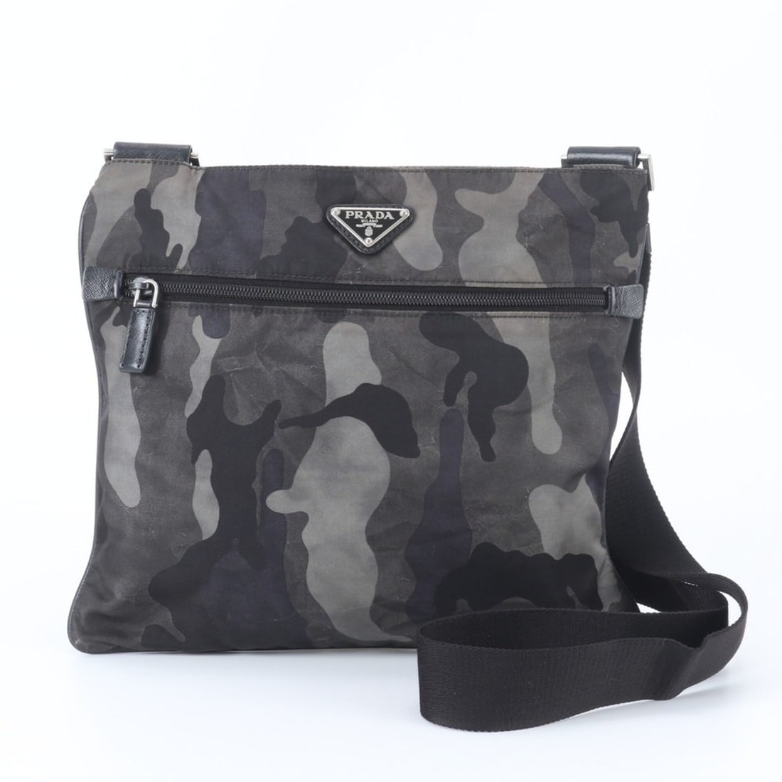Prada Tessuto Nylon Saffiano Leather Camouflage Shoulder Bag, Crossbody Messenger Bag for Men: --- Catalog ---Category: SizeSize (HxWxD): 26cm x 29cm x 2cm / 10.23'' x 11.41'' x 0.78''Strap Length: 132cm / 51.96''Category: DesignType: Shoulder bagColor: Black, GrayGender: MenMaterial: Nylon , L