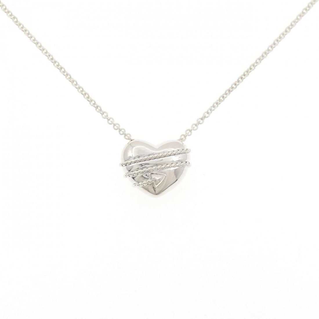 Tiffany & Co. 925 Necklace: --- Catalog ---Category: SizePendant Size: 12.4mm x 15.2mm / 0.48'' x 0.59''Neck Circumference: 46 cm / 18.11''Category: DesignGender: WomenMaterial: Silver 925Pendant Type: PendantNecklace Type: