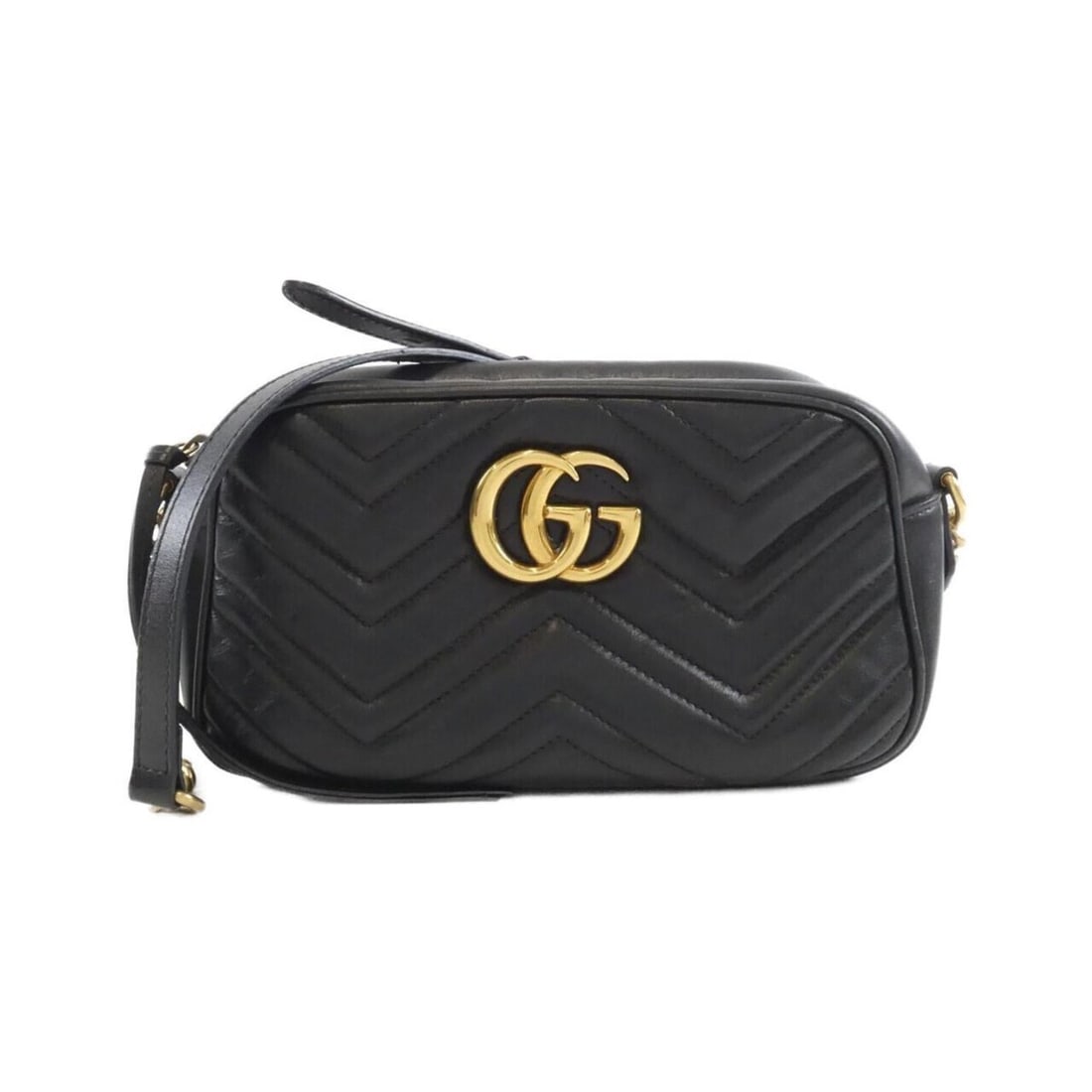 Gucci GG Marmont 447632 DTD1T Shoulder Bag: --- Catalog ---Category: SizeSize (HxWxD): 14cm x 24cm x 7cm / 5.51'' x 9.44'' x 2.75''Category: DesignType: Shoulder bagColor: BlackGender: WomenMaterial: Quilting , Leather Category: GeneralMPN: 447