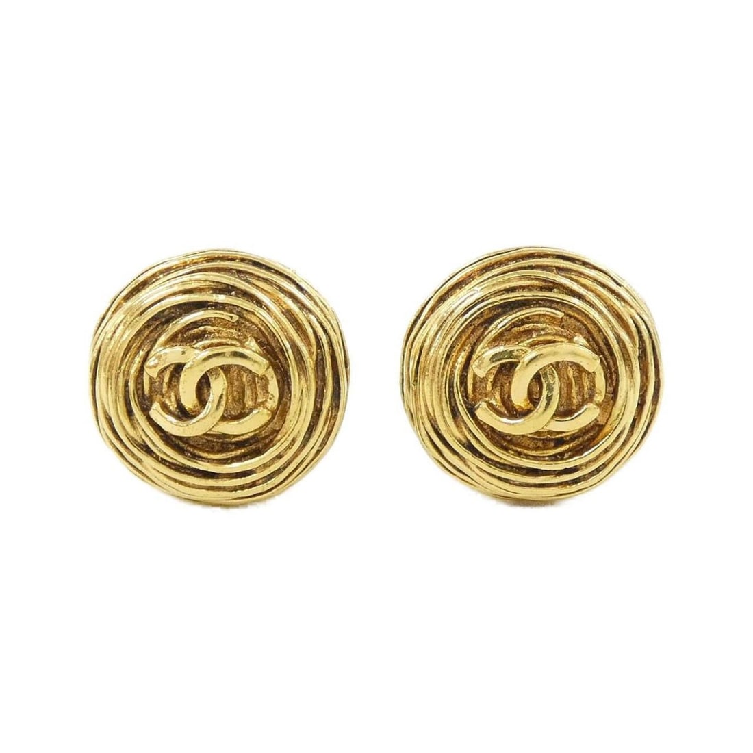 Chanel earrings: --- Catalog ---Category: SizeSize (HxWxD): 23.00mm x 23.00mm / 0.91'' x 0.91''Category: DesignType: Clip earringsColor: GoldGender: WomenCategory: GeneralBrand: Chanel--- Item List ---Section: