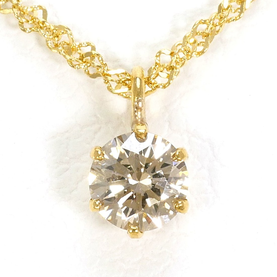 18K (18-karat) Yellow Gold Necklace with Black Diamond (0.20 ct), Total Weight 0.8g, 39cm, Jewelry: --- Catalog ---Category: SizeWeight: 0.8g / 0.02oz.Pendant Size: 5mm x 4mm / 0.19'' x 0.15''Neck Circumference: 39 cm / 15.35''Category: DesignColor: Black, Yellow goldMetal: GoldStone: DiamondGender: