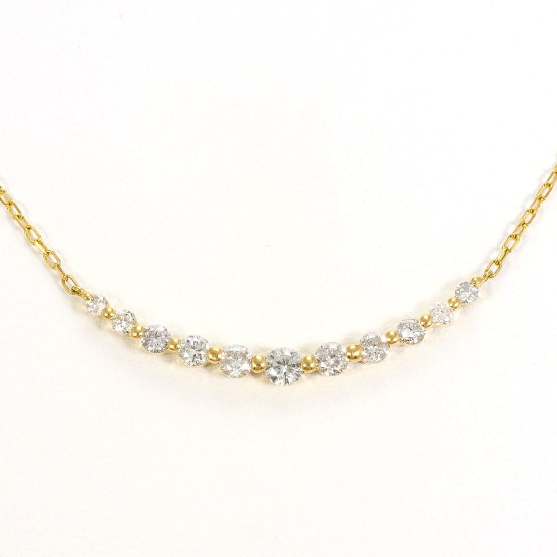 18K (18-karat) Yellow Gold Necklace with 0.50ct Diamond, Total Weight 2.2g, 48cm Length, Jewelry: --- Catalog ---Category: SizeWeight: 2.2g / 0.07oz.Pendant Size: 8mm x 30mm / 0.31'' x 1.18''Neck Circumference: 48 cm / 18.89''Category: DesignColor: Yellow goldMetal: GoldStone: DiamondGender: Women