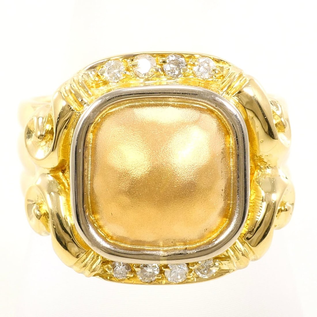18K (18-karat) yellow gold ring with diamond (carat weight not stamped), total 10.8g, jewelry.: --- Catalog ---Category: SizeWidth: 16mm / 0.63''Weight: 10.8g / 0.38oz.JP Size: 11.5US Size: 6Category: DesignType: Band ringColor: White gold, Yellow goldMetal: Gold, White GoldStone: DiamondGender:
