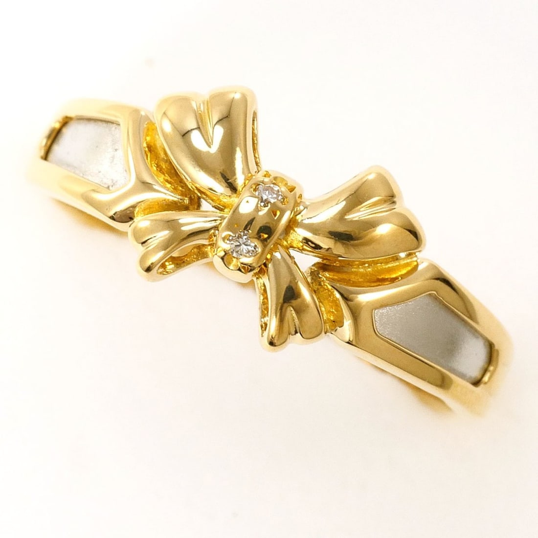 PT900 Platinum 18K Yellow Gold Ring with Diamond (carat weight not stamped), Total Weight 2.3g,: --- Catalog ---Category: SizeWidth: 7mm / 0.28''Weight: 2.3g / 0.08oz.JP Size: 11US Size: 6Category: DesignType: Band ringColor: Platinum, Yellow goldMetal: Gold, PlatinumStone: DiamondGender: WomenMa