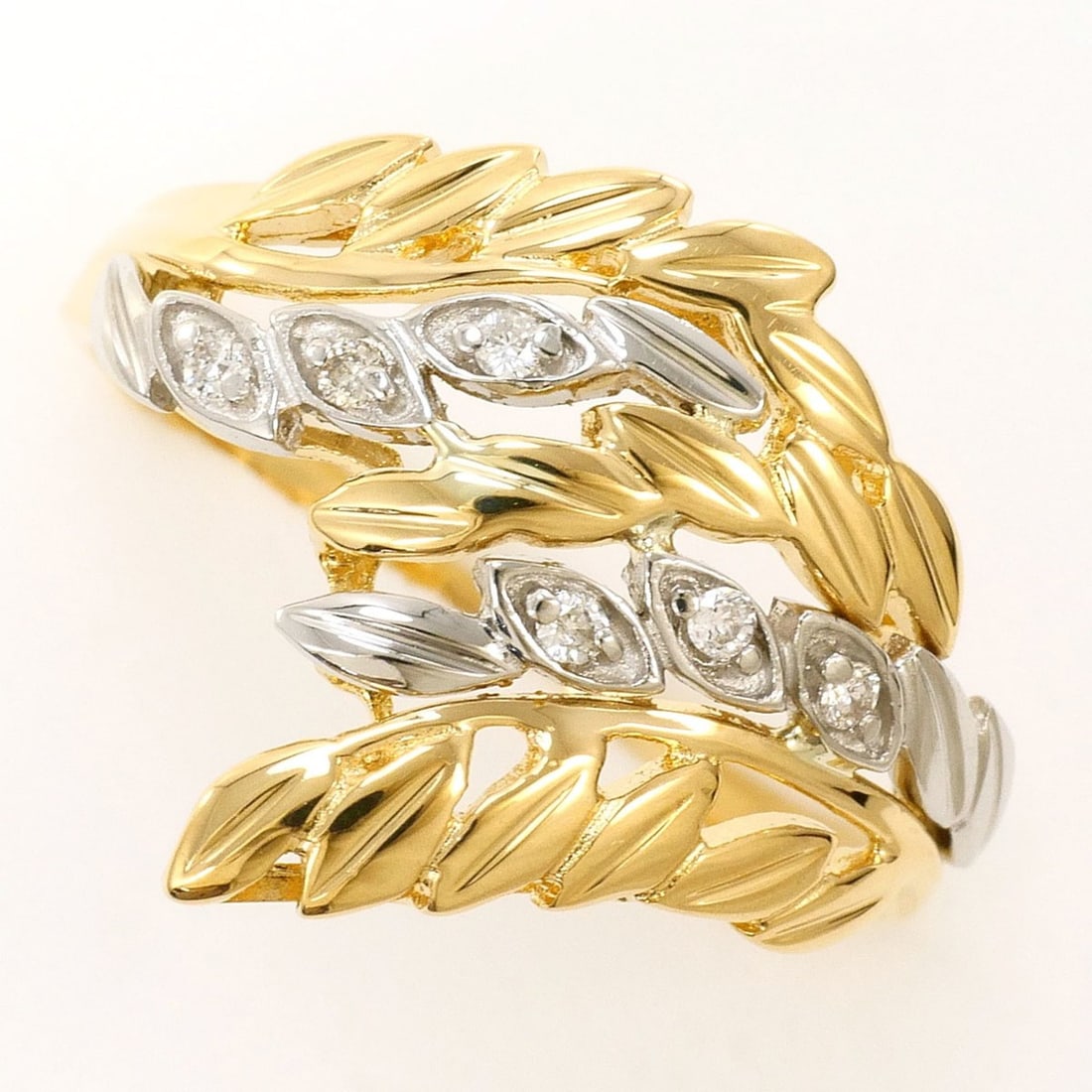 Platinum (PT) and yellow gold (18K) ring with diamond (carat weight not stamped). Total weight:: --- Catalog ---Category: SizeWidth: 16mm / 0.63''Weight: 3.2g / 0.11oz.JP Size: 10.5US Size: 5.5Category: DesignType: Band ringColor: Platinum, Yellow goldMetal: Gold, PlatinumStone: DiamondGender: Wo