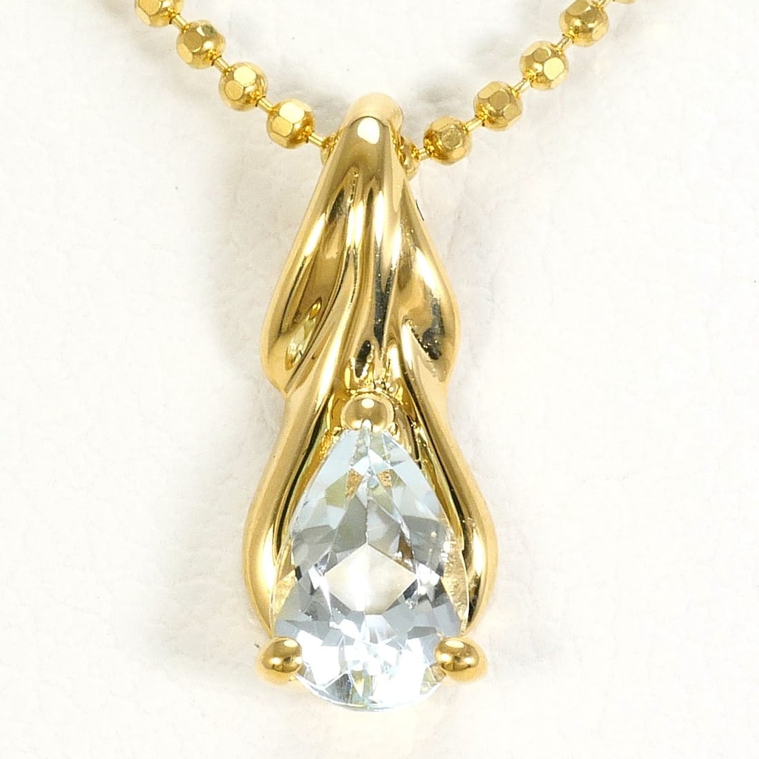 18K (18-karat) Yellow Gold Necklace with Aquamarine, Total Weight 2.3g, 42cm, Jewelry: --- Catalog ---Category: SizeWeight: 2.3g / 0.08oz.Pendant Size: 13mm x 5mm / 0.51'' x 0.19''Neck Circumference: 42 cm / 16.53''Category: DesignColor: Yellow goldMetal: GoldStone: AquamarineGender: Wo