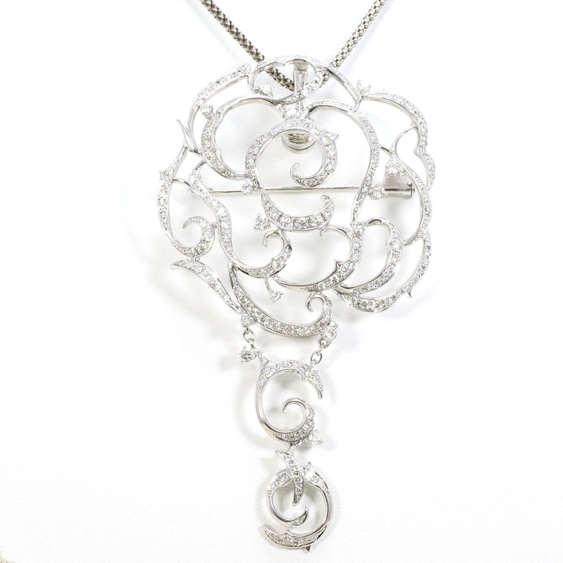 18K White Gold Necklace Brooch with 2.59 ct Diamond, Certificate of Authenticity, Approx. 61cm: --- Catalog ---Category: SizeWeight: 27.7g / 0.97oz.Pendant Size: 82mm x 46mm / 3.22'' x 1.81''Neck Circumference: 61 cm / 24.01''Category: DesignColor: White goldMetal: White GoldStone: DiamondGender