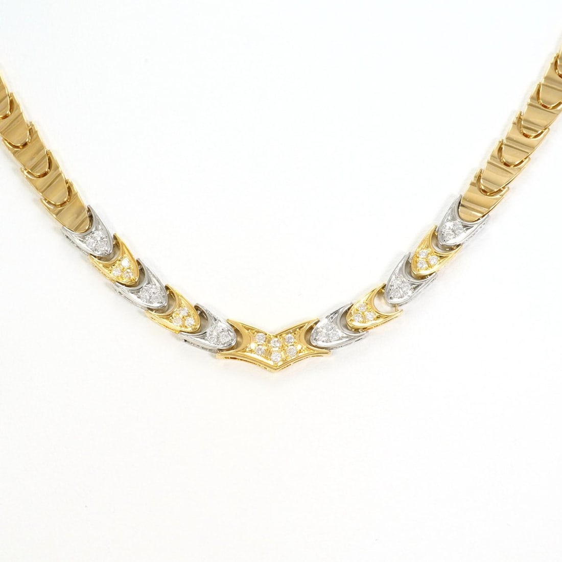 PT850 Platinum 18K Yellow Gold Necklace with 0.40ct Diamond, Total Weight 33.0g, 42cm Length,: --- Catalog ---Category: SizeWeight: 33g / 1.16oz.Neck Circumference: 42 cm / 16.53''Category: DesignColor: Platinum, Yellow goldStone: DiamondGender: WomenMaterial: Platinum 850, Yellow gold (18K)Wei