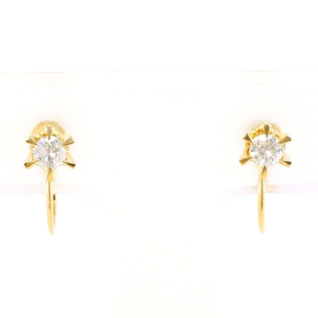 18K (18-karat) Yellow Gold Earrings with 0.14ct Diamonds, Total Weight 1.3g, Jewelry: --- Catalog ---Category: SizeWeight: 1.3g / 0.04oz.Category: DesignType: Clip earringsColor: Yellow goldMetal: GoldStone: DiamondGender: WomenMaterial: Yellow gold (18K)Metal Purity: 18KWeight (ct.): 