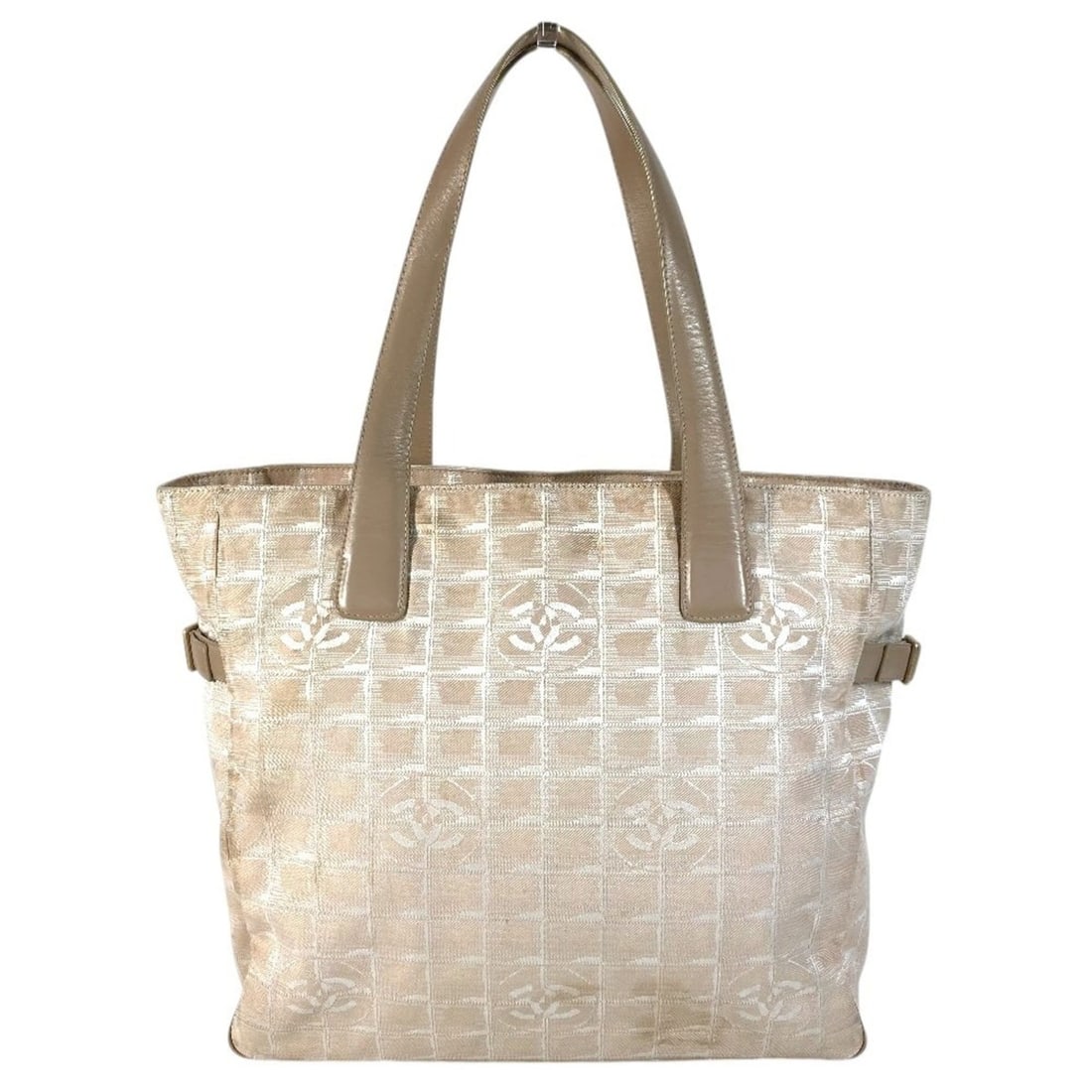 CHANEL A15825 New Travel Line GM Tote Bag, Shoulder Nylon Leather, Men's & Women's, Beige: --- Catalog ---Category: SizeSize (HxWxD): 31.5cm x 34cm x 11.5cm / 12.4'' x 13.38'' x 4.52''Category: DesignType: Shoulder bag, Tote bagColor: BeigeStyle: EverydayGender: Men,WomenMaterial: Nylon , L